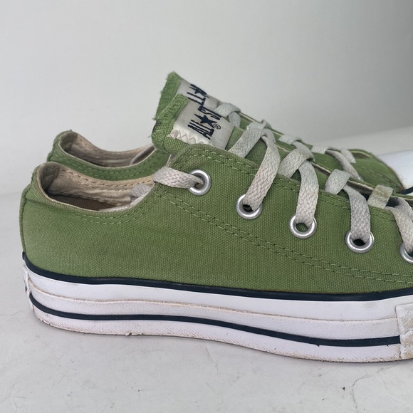 RARE Converse low tops size women’s 6 olive green - Picture 2 of 11